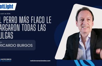 AL PERRO MÁS FLACO LE CARGARON TODAS LAS PULGAS